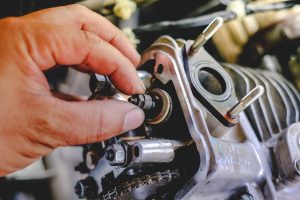 Set,The,Valve,On,The,Cylinder,Head,Of,The,Motorcycle